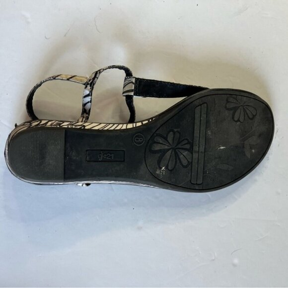 g:21 Black & White Strappy Flat Sandals - Size 8 - Picture 2 of 13